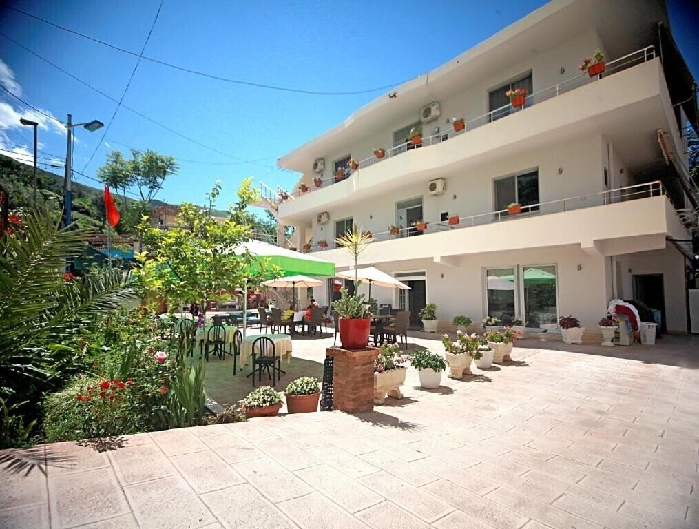 Отель Hotel Nika & Restaurant (ex. Vila Nika Apart, Nika Hotel) 3*
