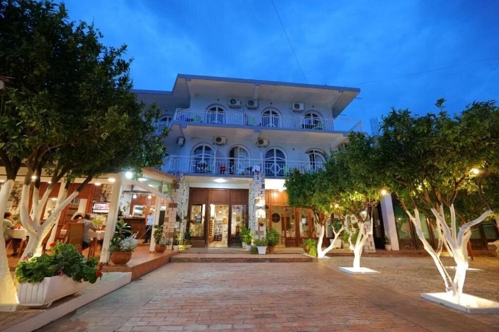 Zdjęcie Hotel Nika Radhime 3*