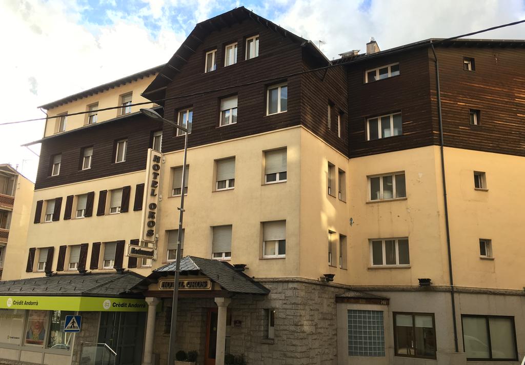 Готель Oros (ex. Somriu Oros) 3*