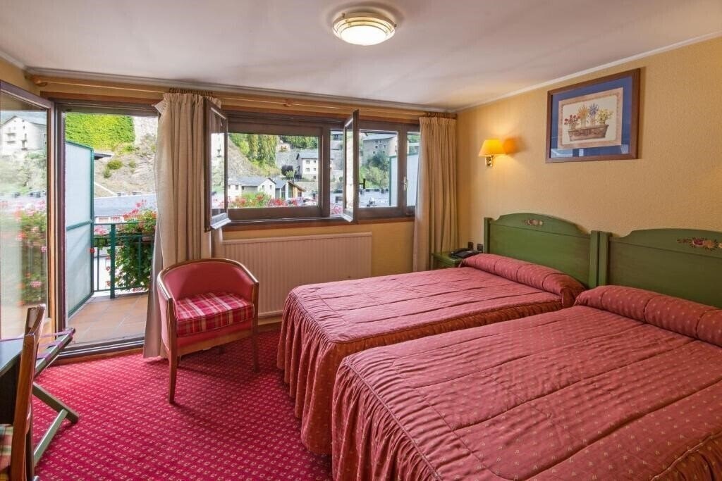 Отель Rutllan 4*