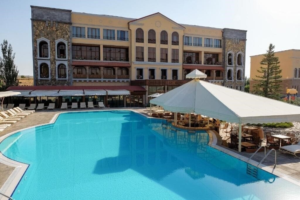 Hotel Caucasus 4*