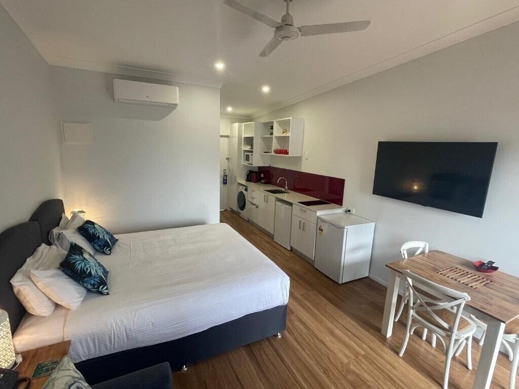 Hotel Atherton Motel 4*