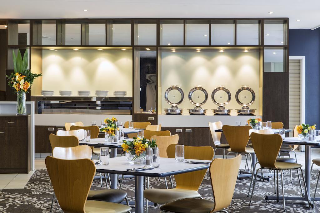 Фото Holiday Inn Melbourne Airport 3*