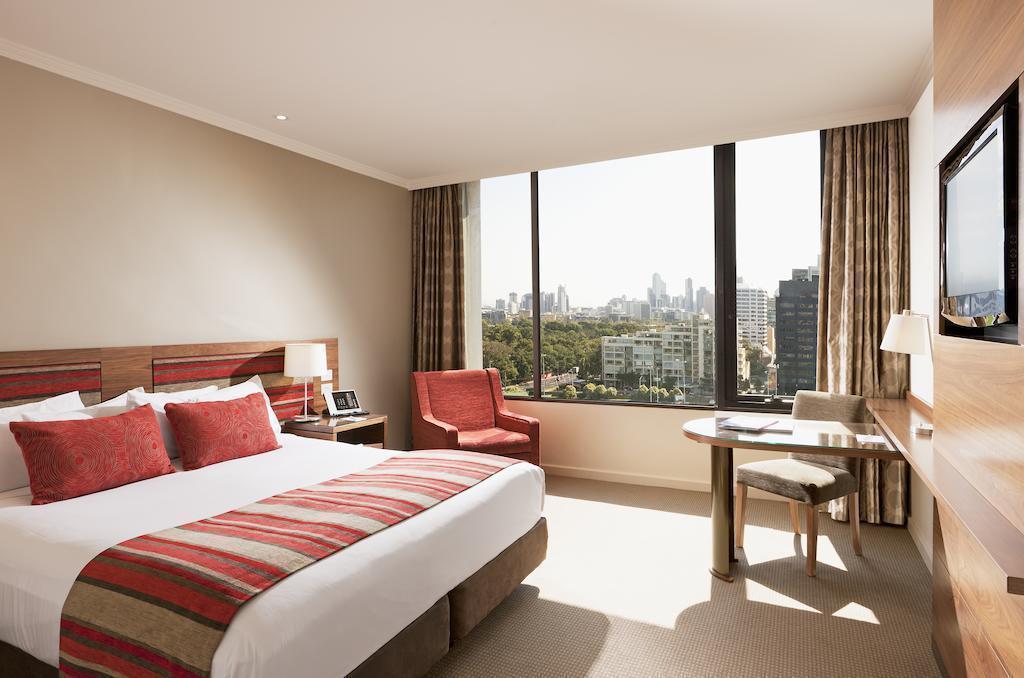 Готель Parkview Hotel St Kilda Road 4*