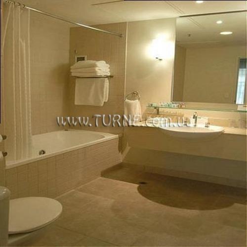 Отель Holiday Inn On Flinders 4*