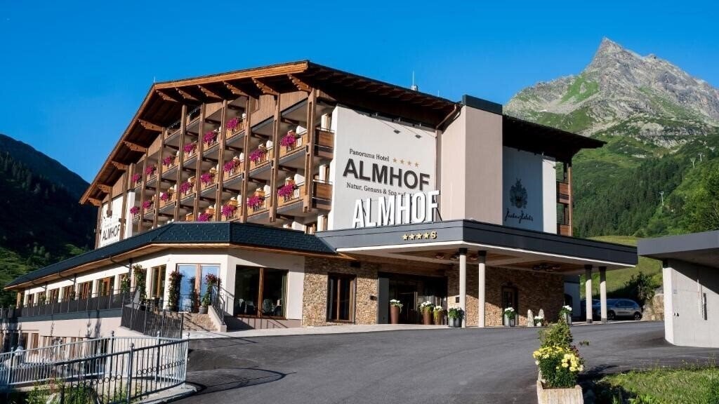 Hotel Almhof 4*