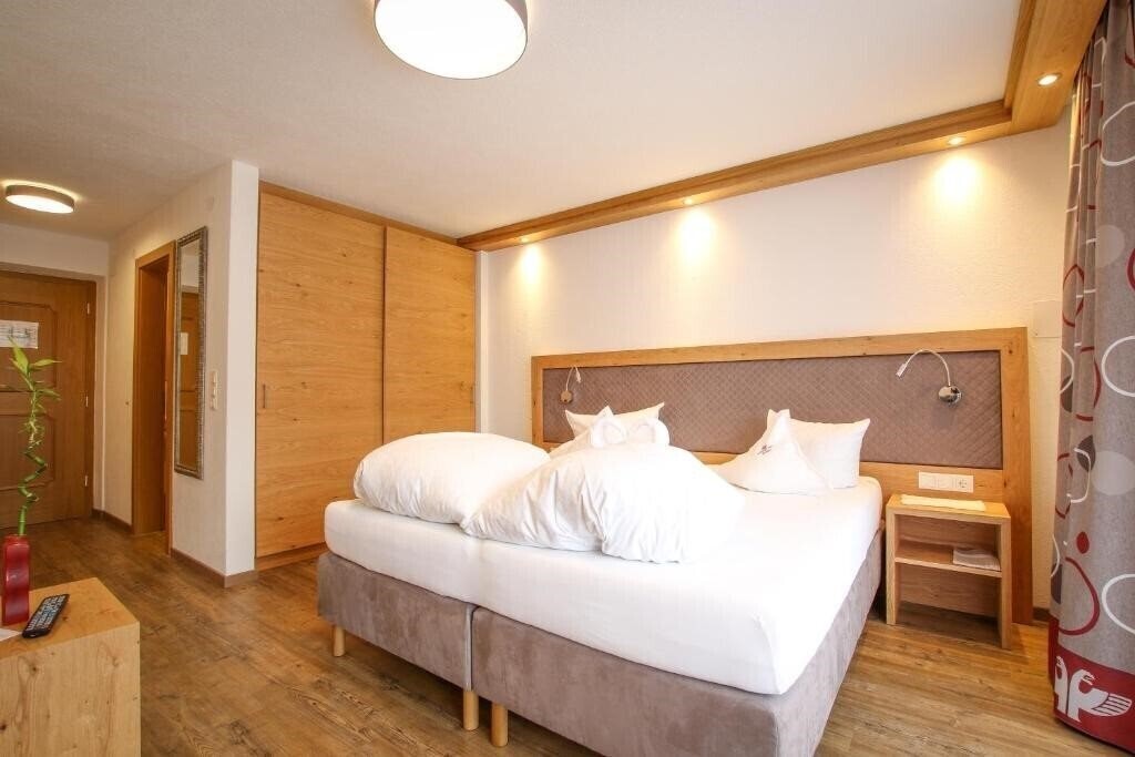 Фотография Schwarzer Adler 4*