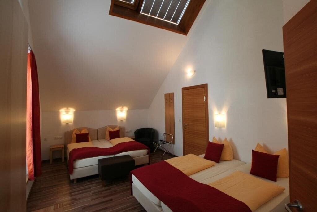 Готель Engl 3*