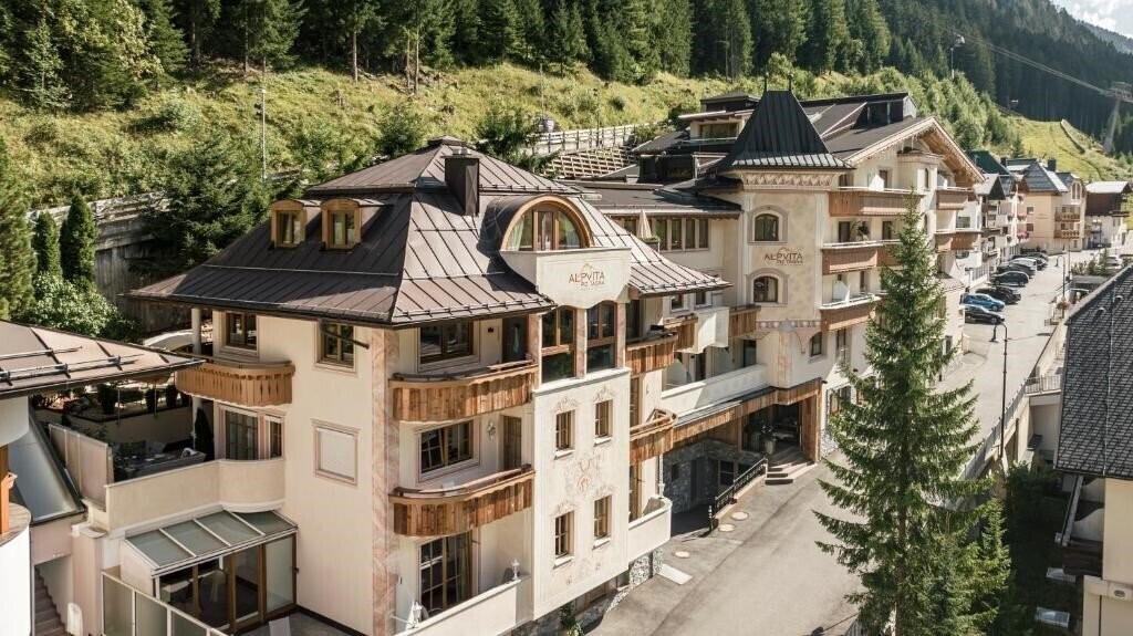 Отель Piz Tasna Alp Vita 4*