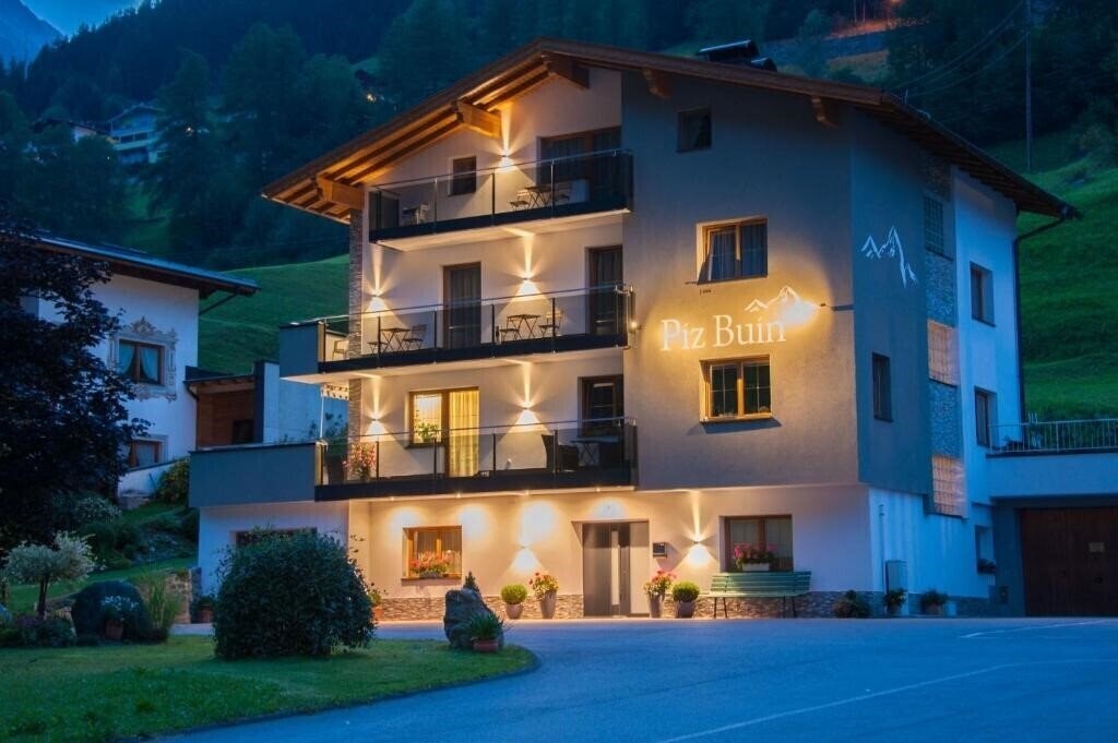 Hotel Piz Buin 4*