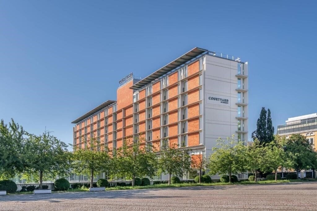 Фото Courtyard By Marriott 4*