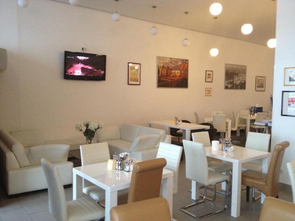 Фотографія Hb1 Budget Hotel Wiener Neudorf 1*