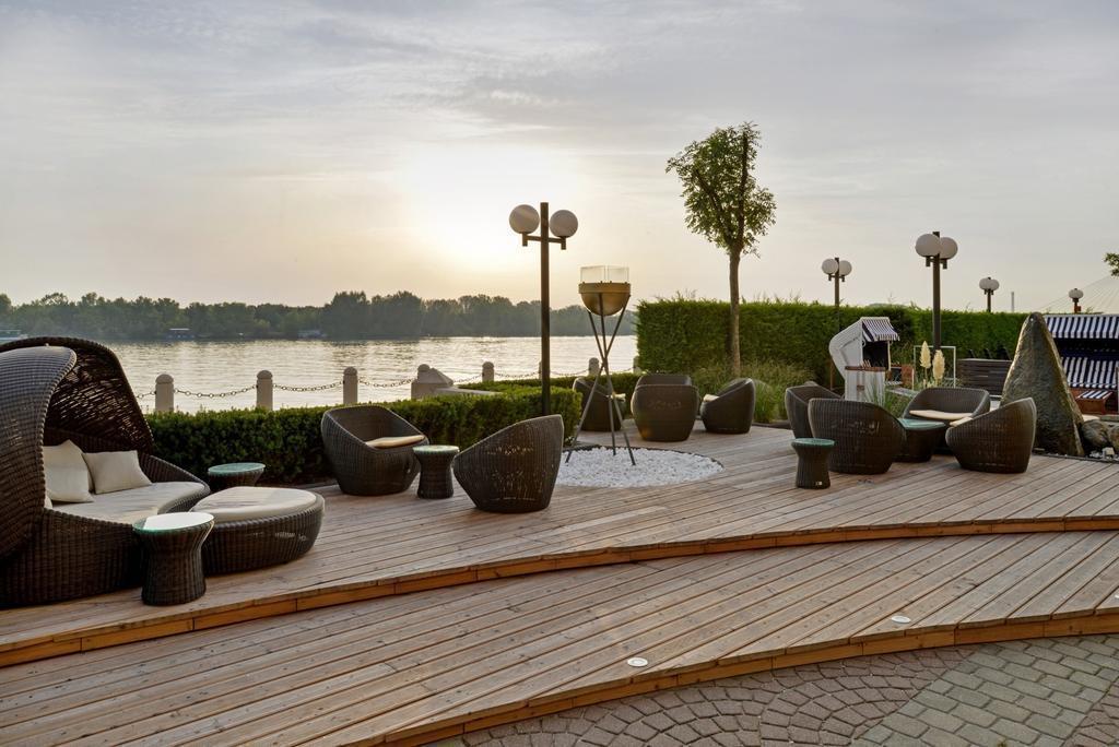 Фото Hilton Vienna Danube Waterfront 4*