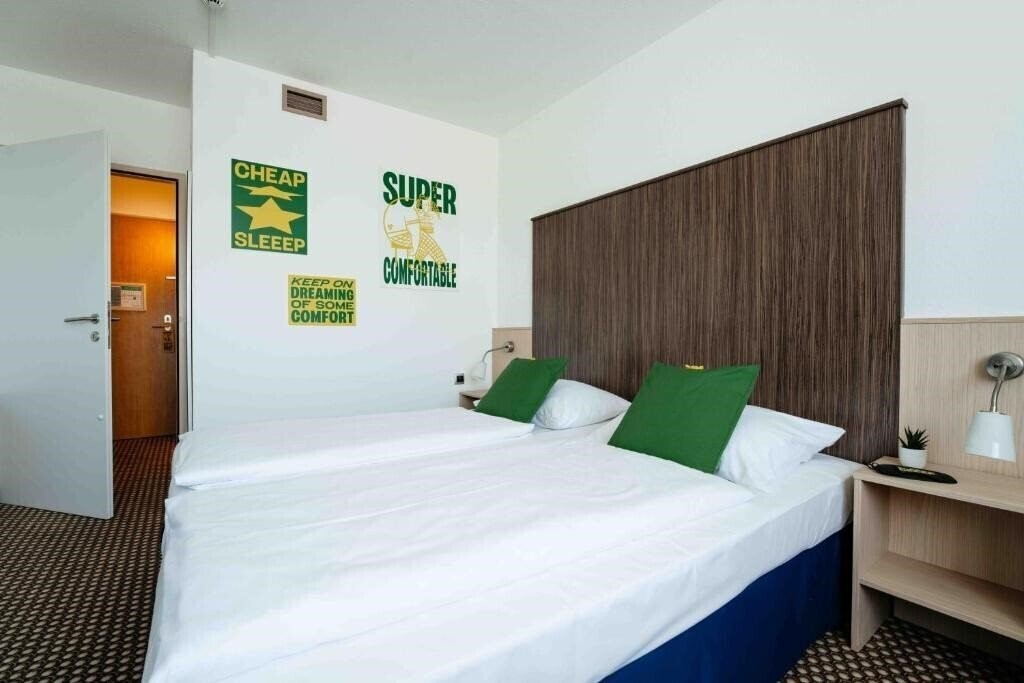 Hotel Ramada Vienna South 4*