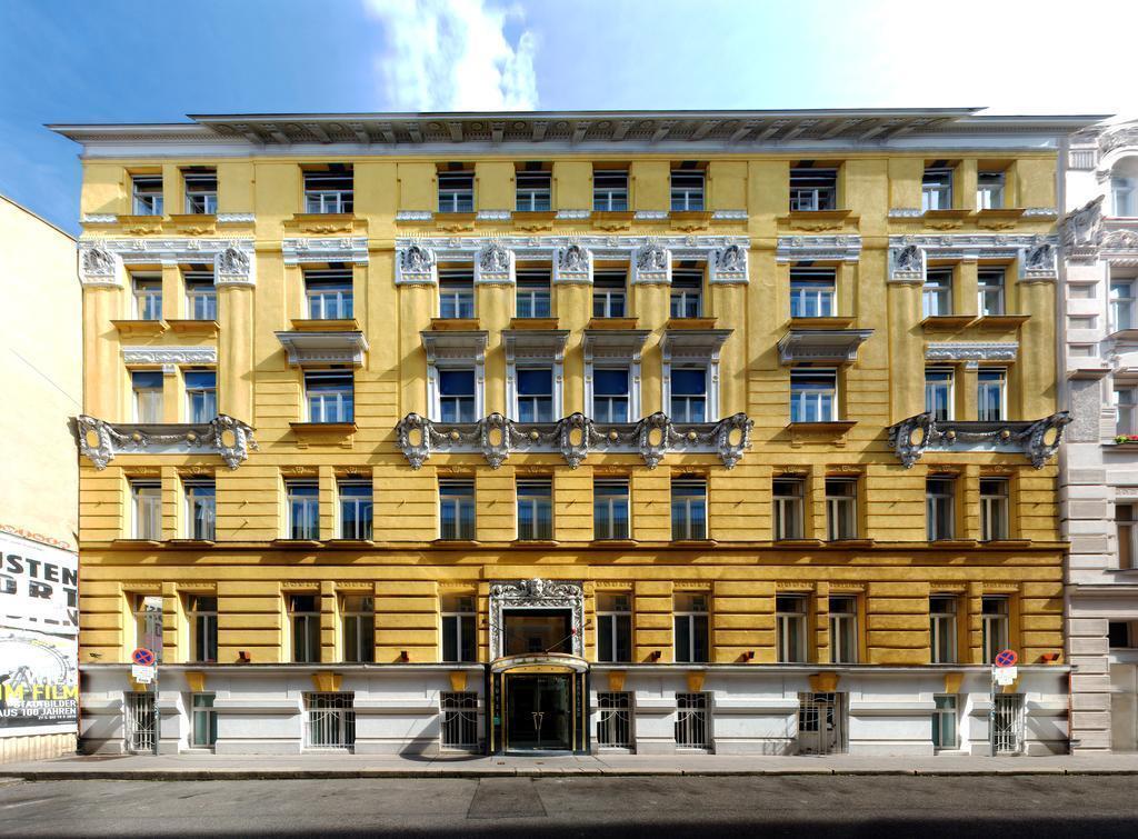 Готель Carlton Opera 3*