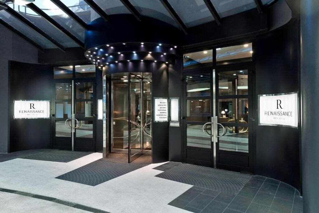 Zdjęcie Renaissance 4*