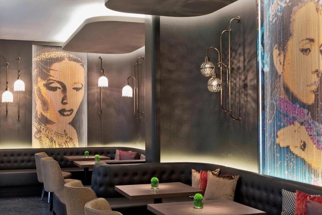 Zdjęcie Renaissance 4*