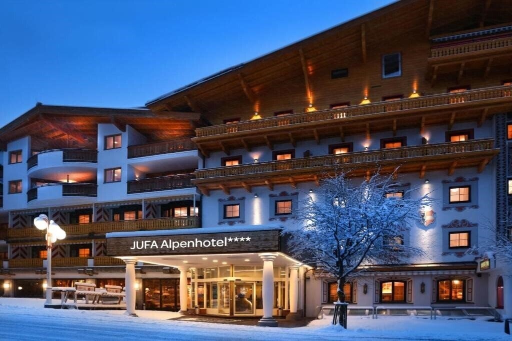 Готель Jufa Alpenhotel Saalbach 4*