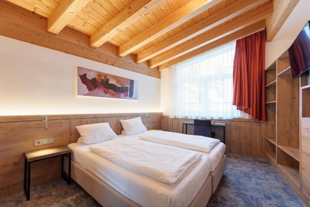 Отель Alpenland 3*