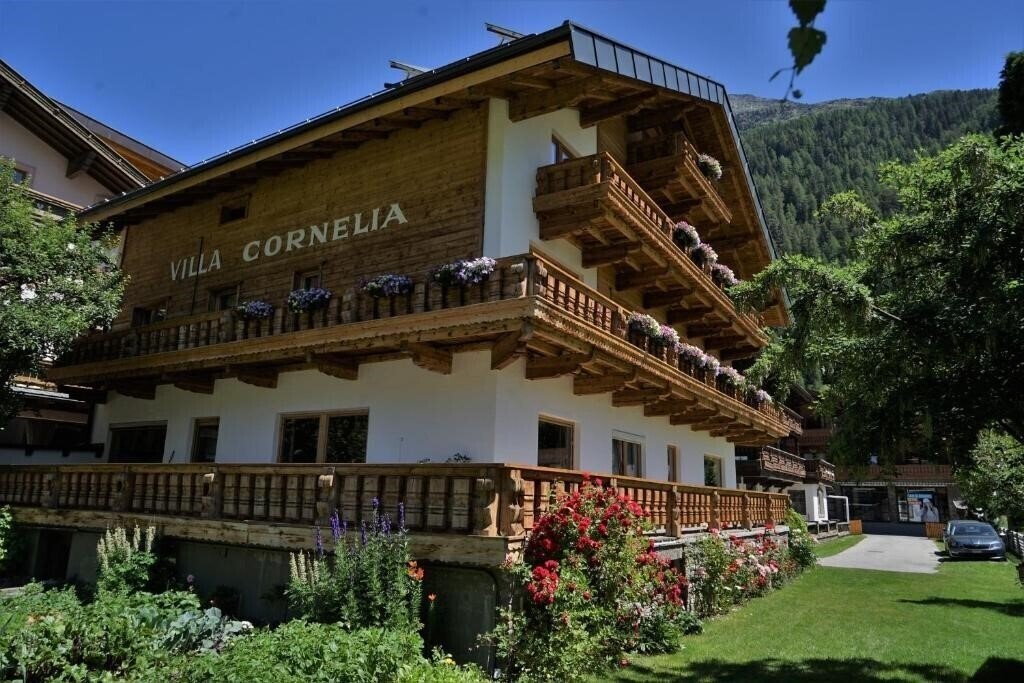 Готель Cornelia Villa Pension 3*