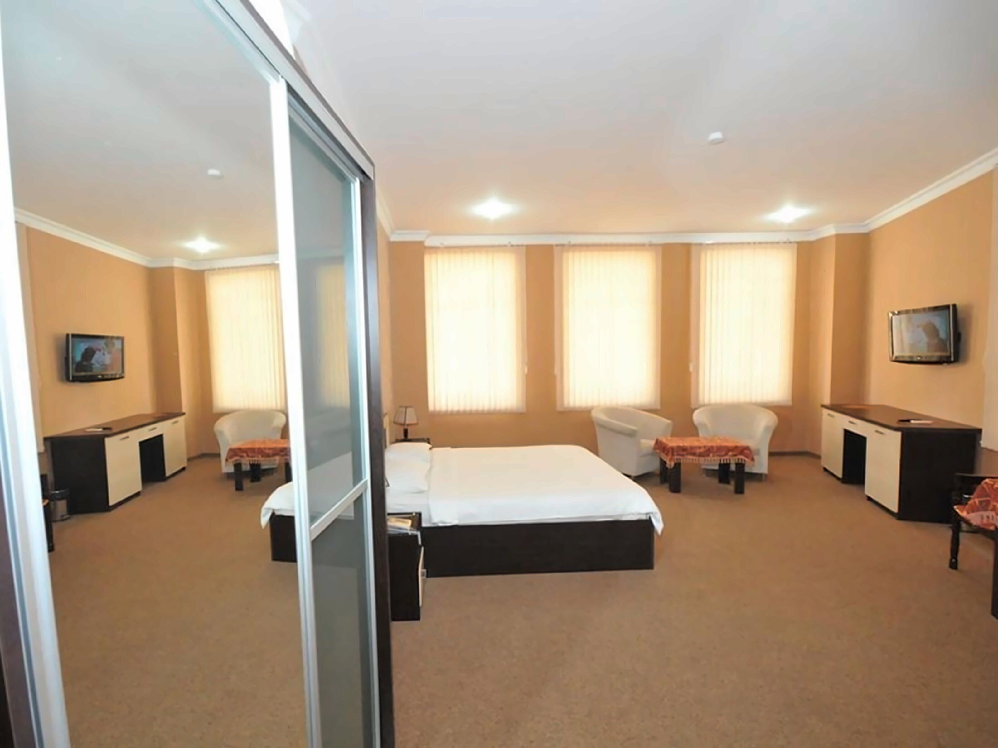 Отель Kichik Gala Hotel 3*