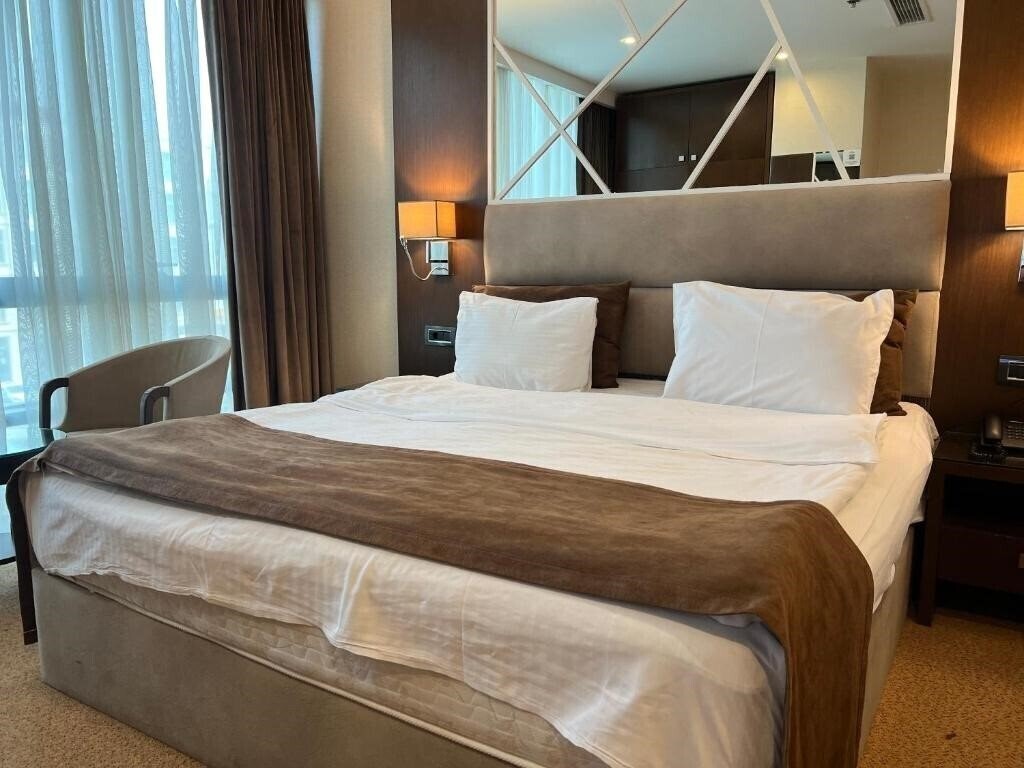 Zdjęcie Diamond Hotel Baku 4*