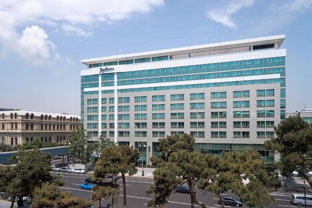 Готель Radisson Hotel Baku 4*