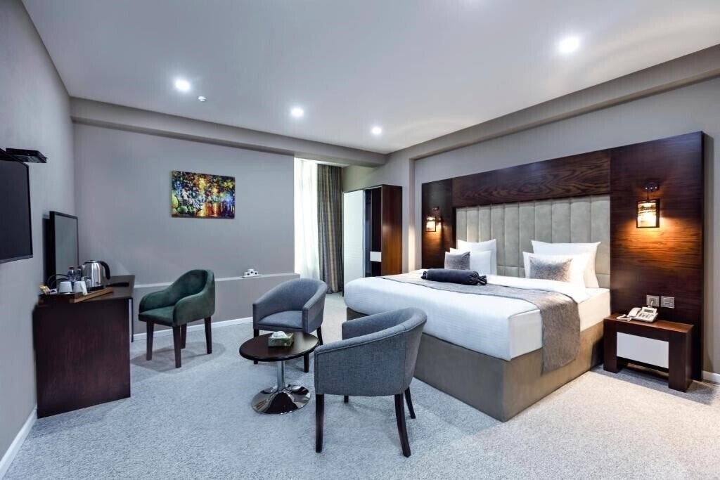 Отель Parallel Hotel 3*