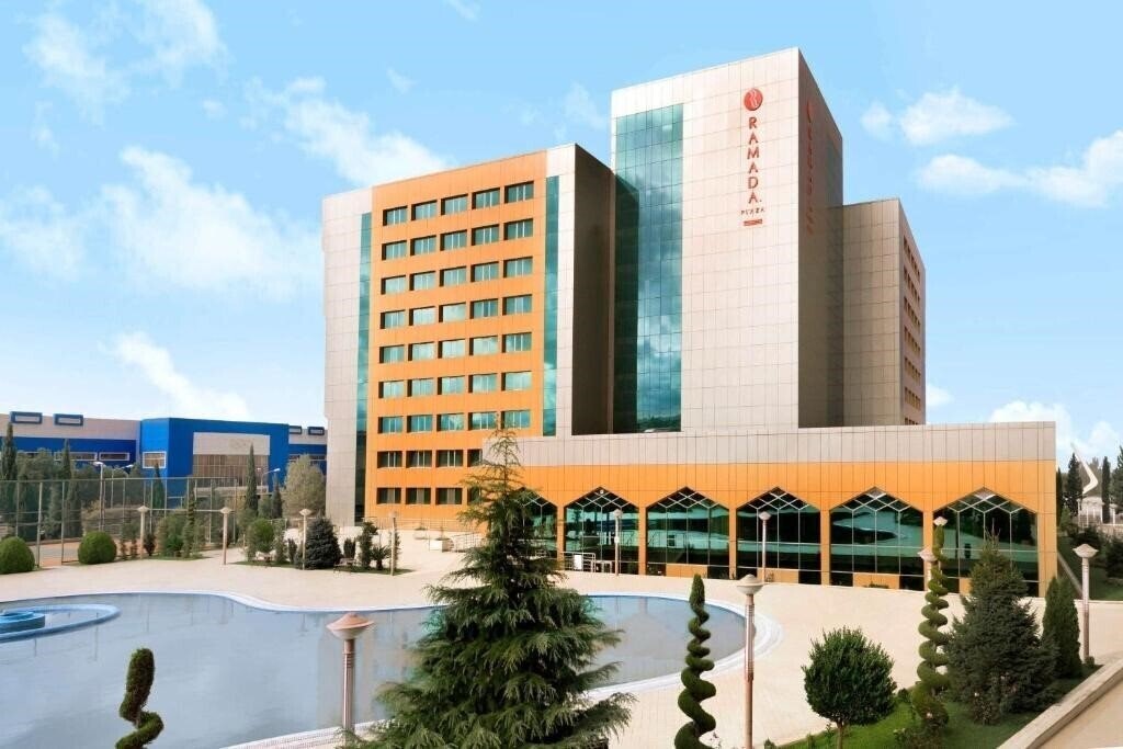 Готель Ramada Plaza Gence 5*