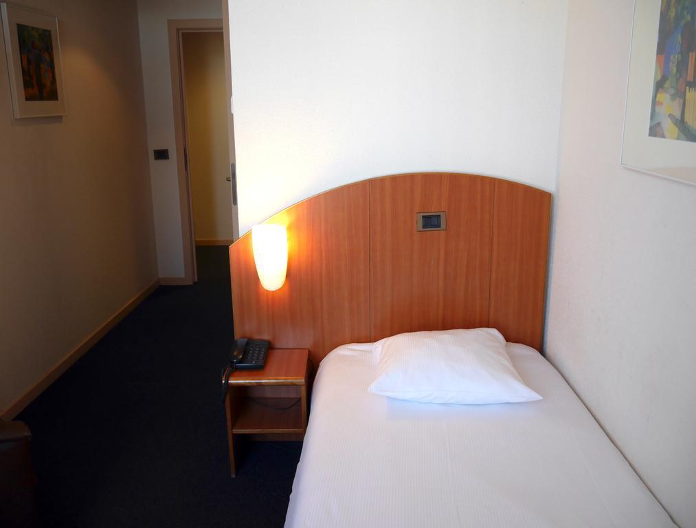 Фото Aris Grand Place Hotel 3*