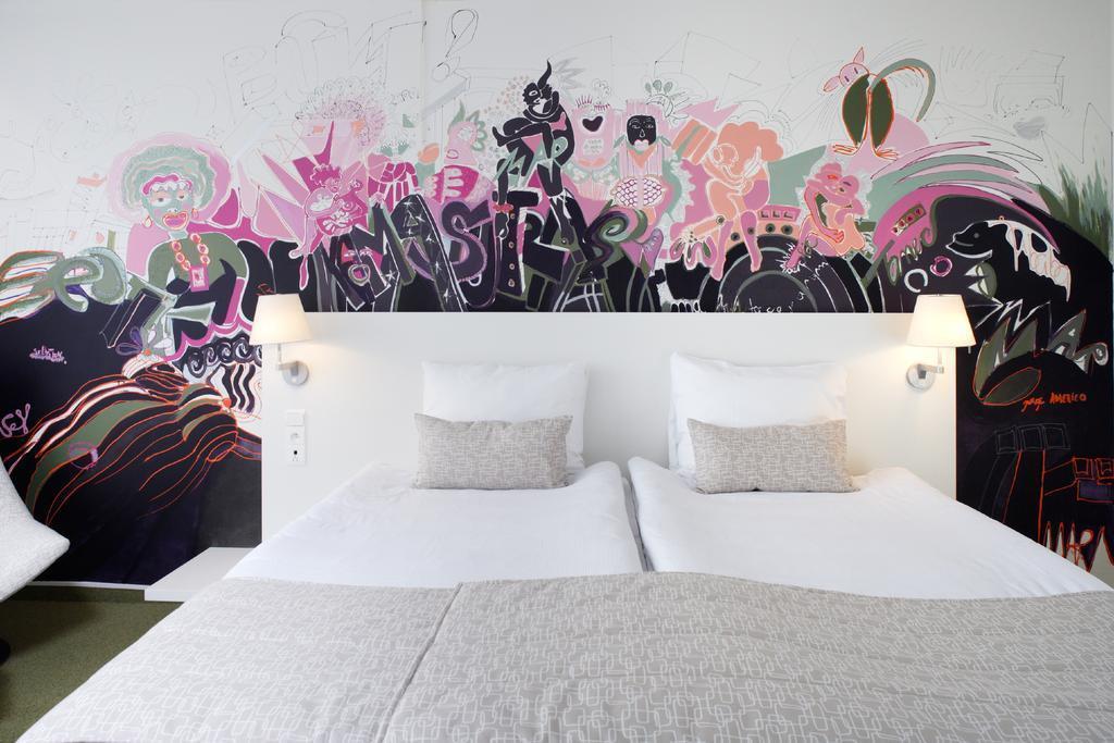 Картинка Bloom 4*