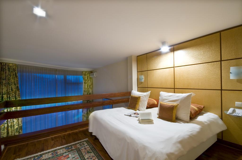 Hotel B-Aparthotel Montgomery 4*