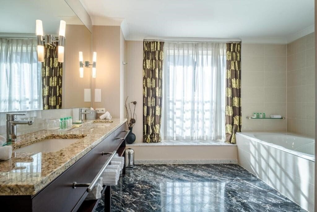 Zdjęcie Renaissance Brussels 4*