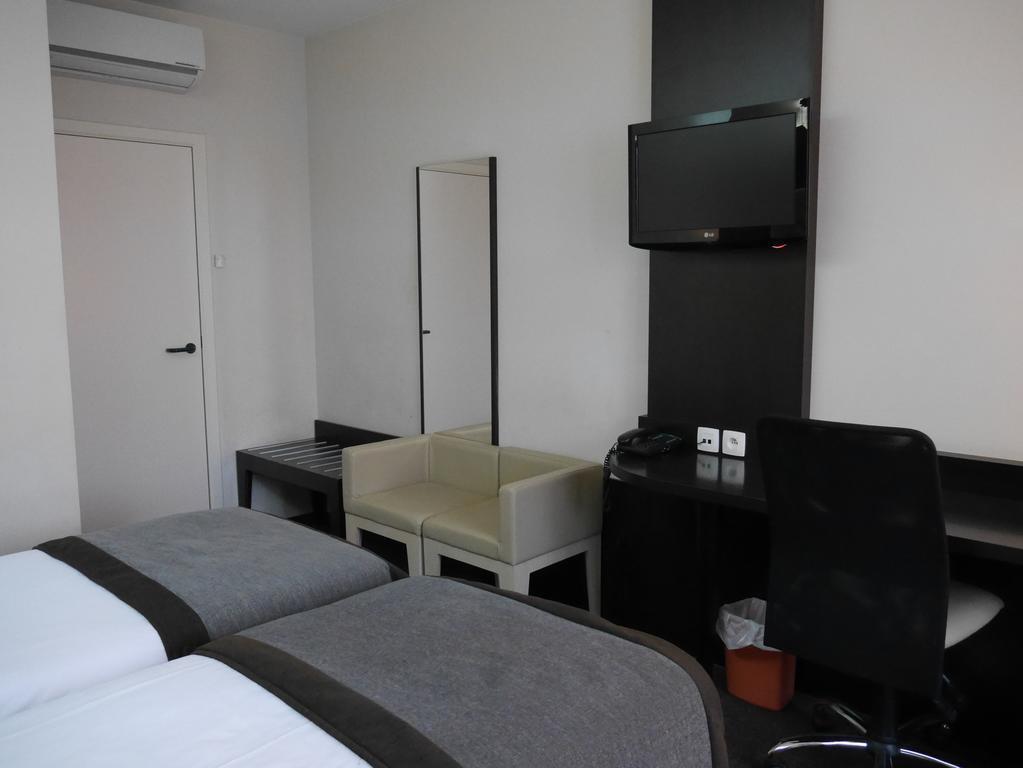 Готель Nh Brusseles City Centre 3*