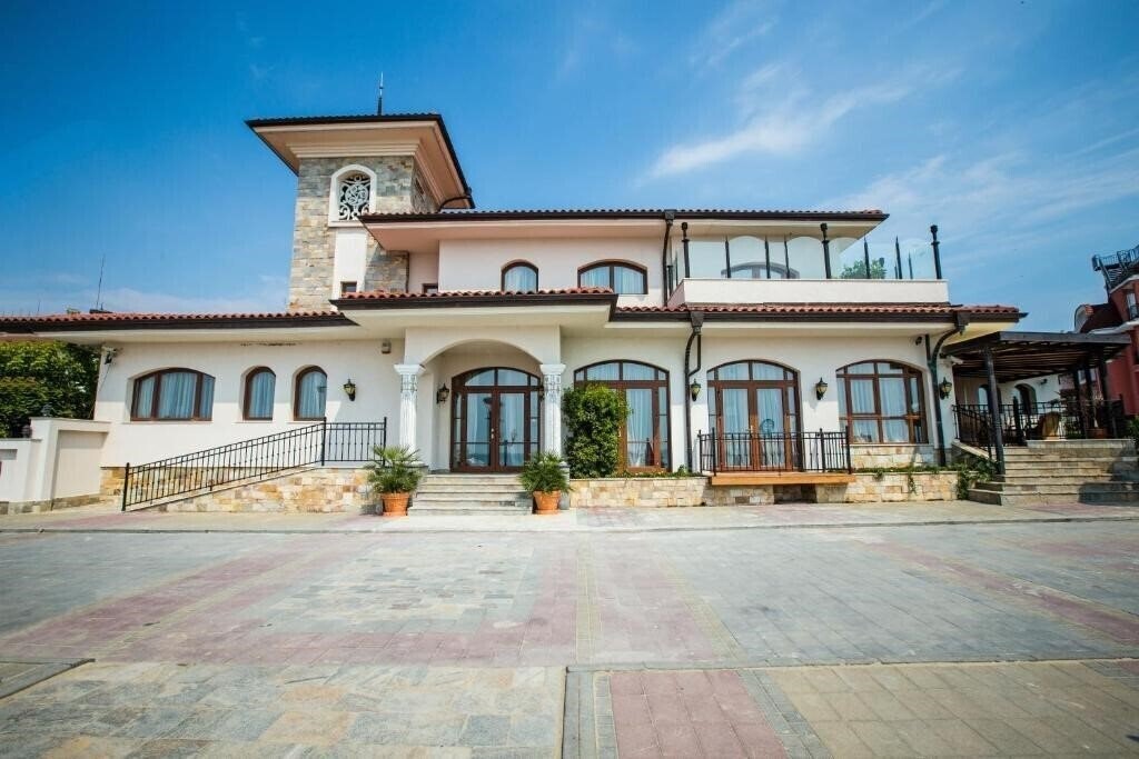 Готель Helena Vip Villas 5*