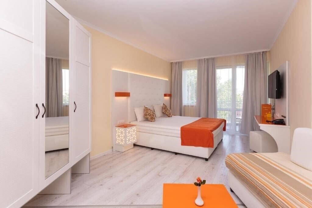 Фото Serenity Bay Hotel 4*