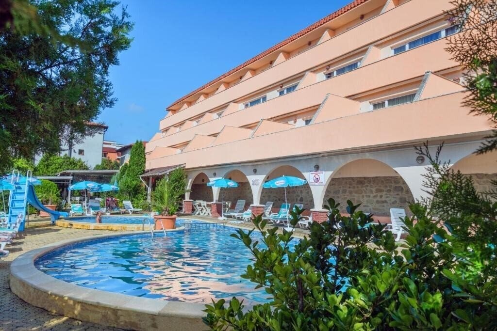 Отель Lozenets Resort 3*