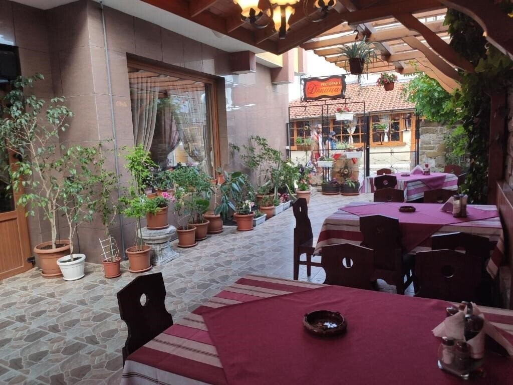 Hotel Деница 3*