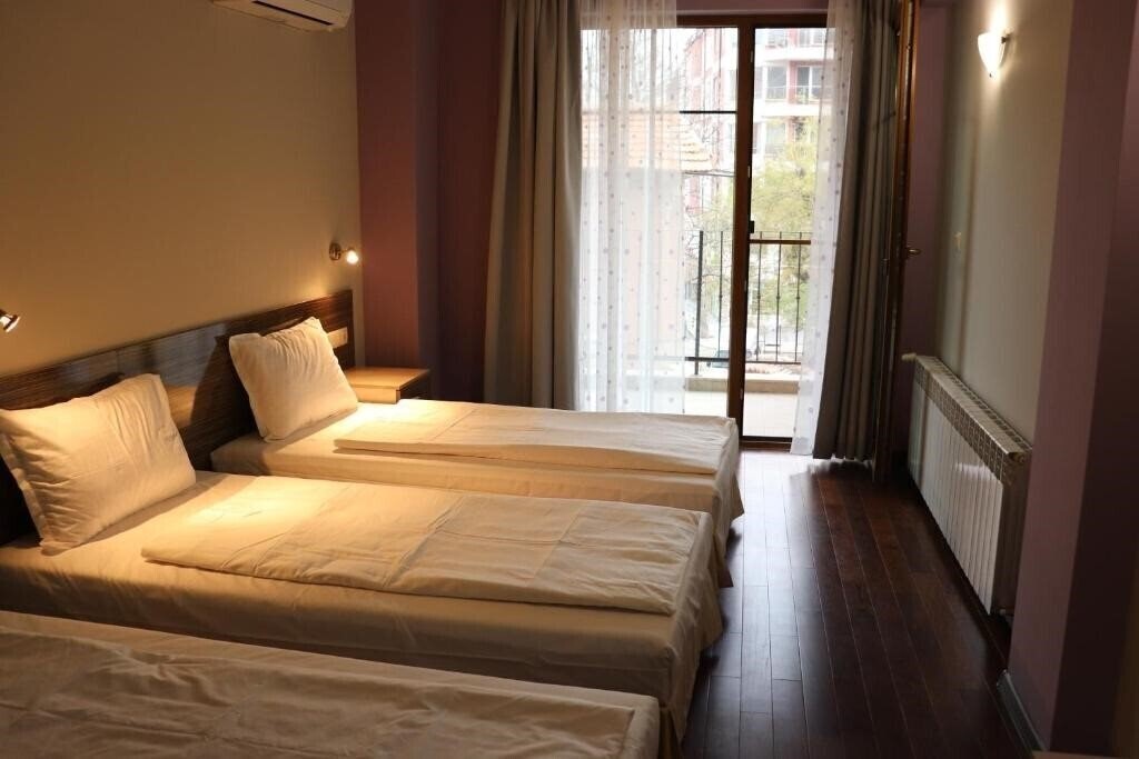 Zdjęcia Roots Hotel And Wine Bar 3*