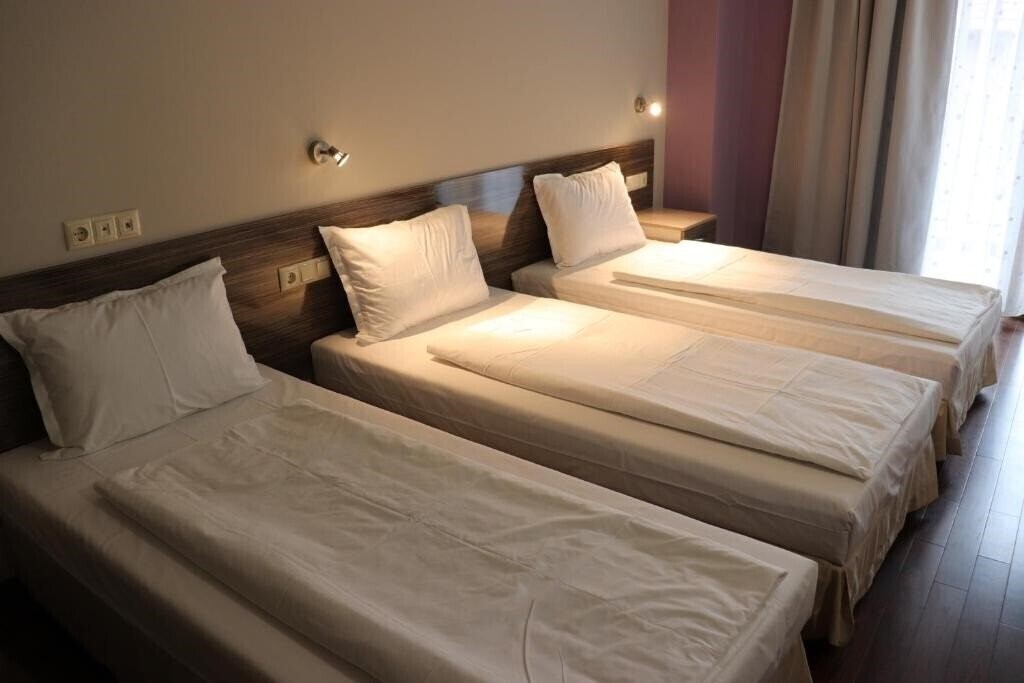 Zdjęcie Roots Hotel And Wine Bar 3*