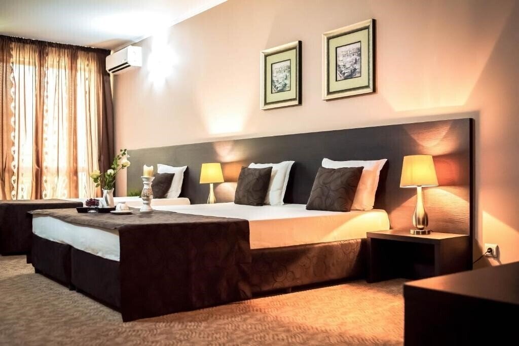 Hotel Central Plaza 3*