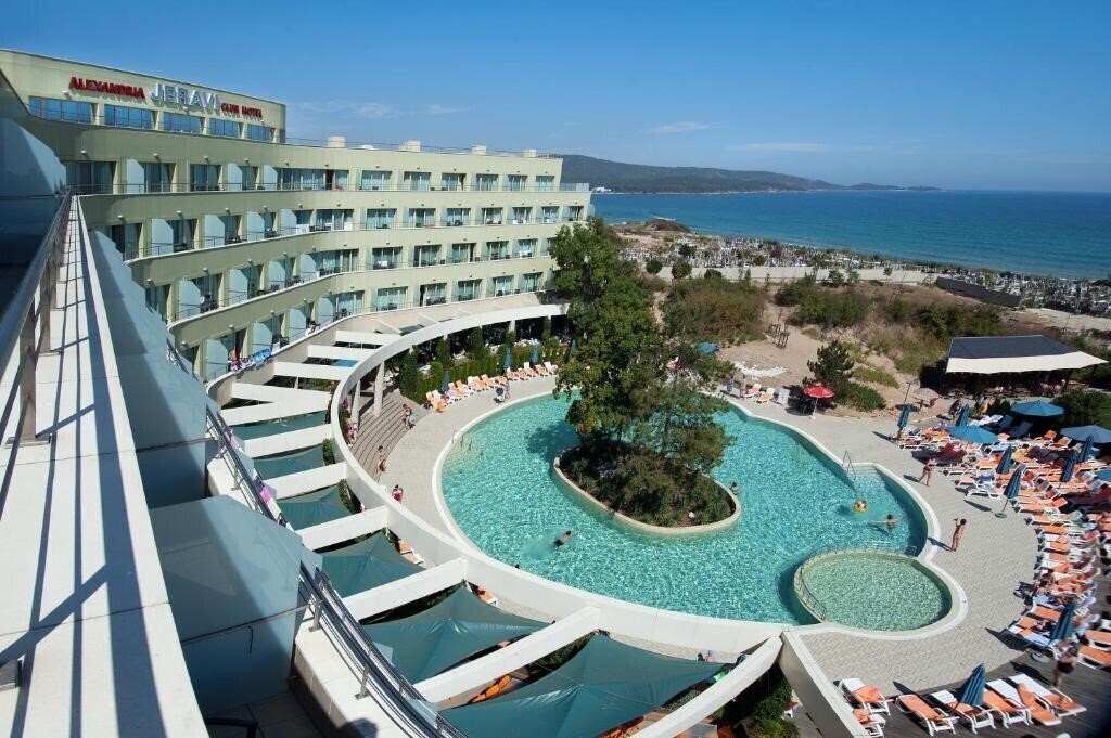 Готель Jeravi Hotel 4*