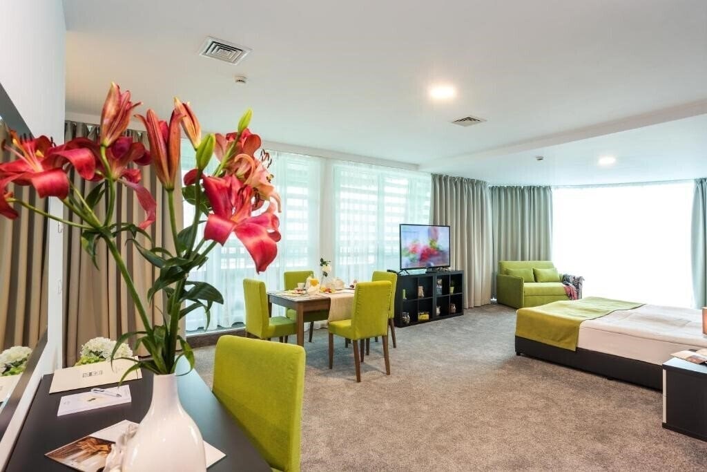 Zdjęcie Earth And People 4*