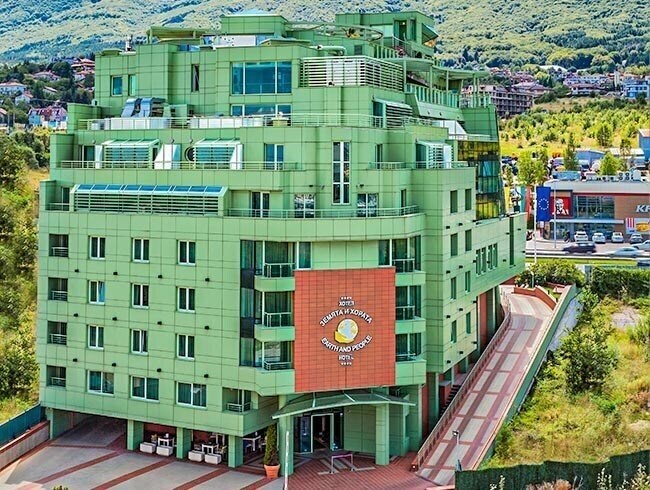 Hotel Earth And People 4*