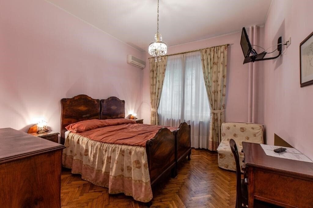 Hotel Casa Ferrari 3*