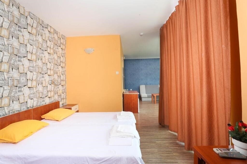 Изображение La Piazza 2*