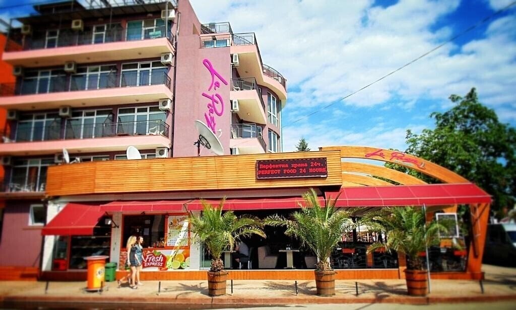 Отель La Piazza 2*