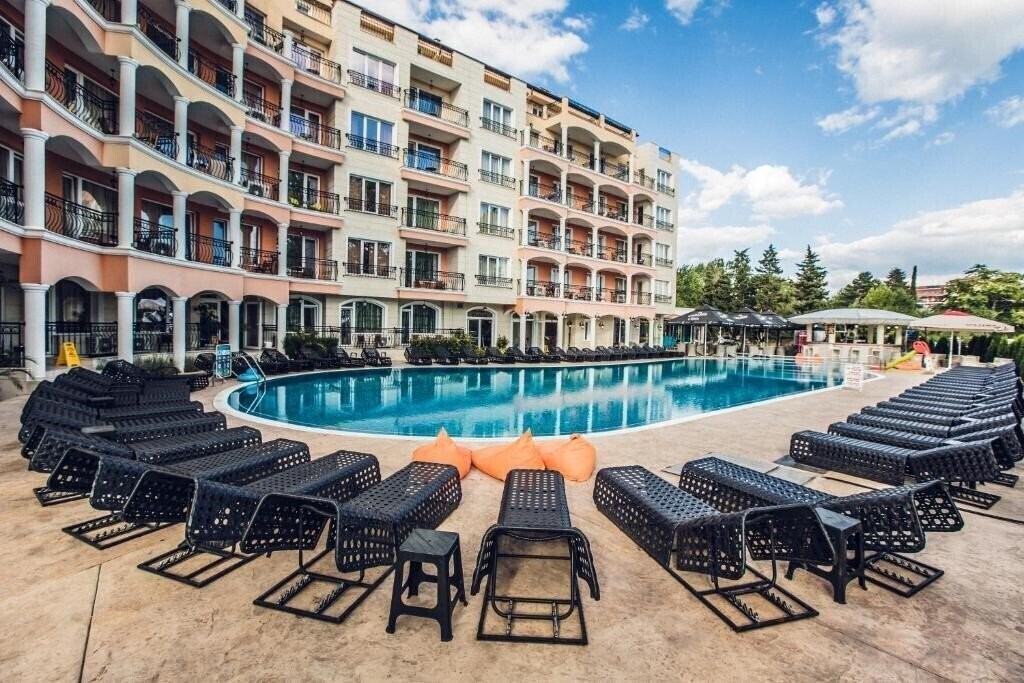Готель Avenue Deluxe Apart Hotel 4*