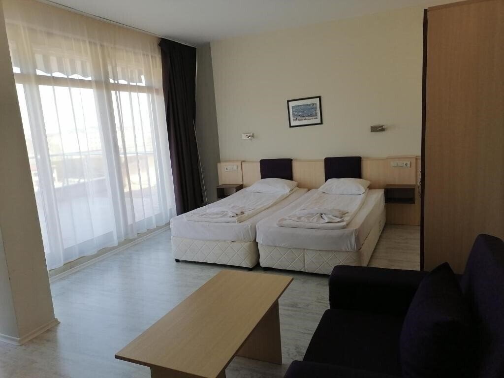 Zdjęcia Aparthotel Vris 2*