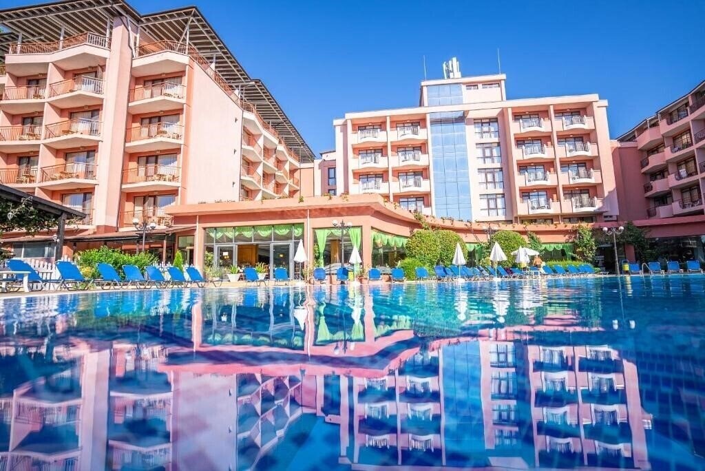 Готель Izola Paradise 4*